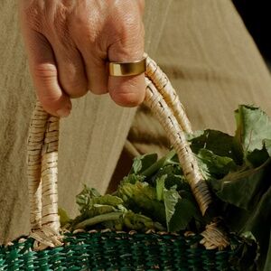 SIZE 6 OURA 4 RING GOLD - 10 months old